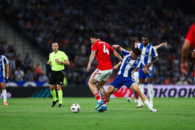 April 9, 2026, Porto, Porto, Portugal: Morato of Nottingham Forest and Gabri Veiga of Fc Porto in action during UEFA Europa League 2025 26 Quarter-Final Leg One match between Fc Porto and Nottingham Forest at Estadio Dragao on April 09, 2026 in Porto, Portugal Uefa Europe League Fc Porto X Nottingham Forest  - ZUMAe141 20260409_zsp_e141_061 Copyright: xLuisxEirasx