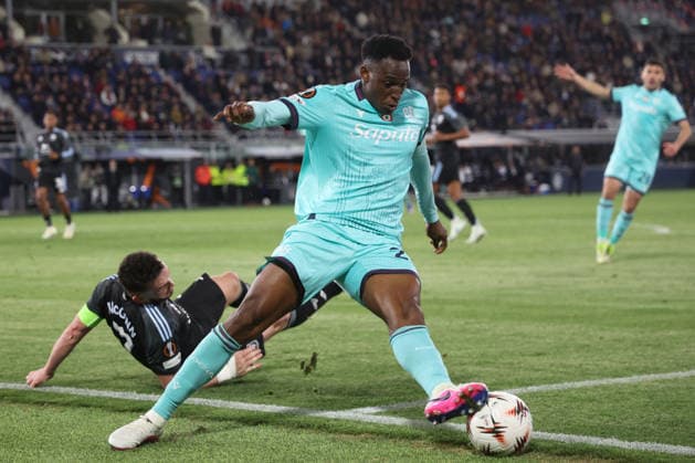 CALCIO - UEFA Europa League - Bologna FC vs Aston Villa FC Bologna, Italy - April 9, 2026: Jhon Lucumi (Centre-back) of Bologna FC 1909, John McGinn (Midfielder) of Aston Villa seen in action during the UEFA Europe League 2025 2026, Round of 8 first leg, between Bologna FC 1909 vs Aston Villa FC at Renato Dall Ara in Bologna Bologna Italy  Copyright: xIPAxSport ABACAx