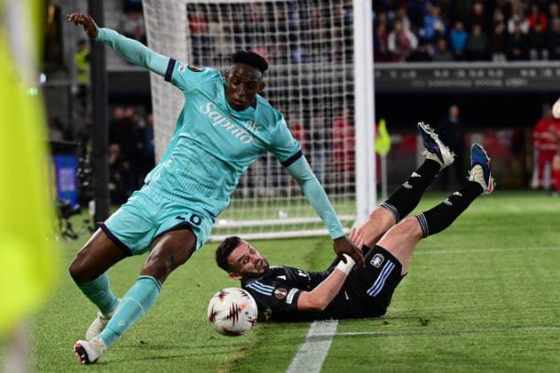 CALCIO - UEFA Europa League - Bologna FC vs Aston Villa FC Jhon Lucumi (Bologna) and John McGinn (Aston Villa) during Bologna FC vs Aston Villa FC, Football Europa League match in Bologna, Italy, April 09 2026 Bologna Italy  Copyright: xIPAxSport ABACAx