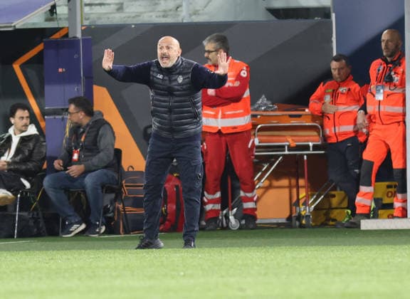 April 9, 2026, Bologna, Bologna, Italia: Vincenzo Italiano Head Coach of FC Bologna During the 2025 26 Europa League football match between Bologna and Aston Villa on April 9, 2026, at the Renato Dall Ara Stadium in Bologna..Photo: Bologna Vs Aston Villa  - ZUMAs236 20260409_aap_s236_075 Copyright: xFabioxSassox