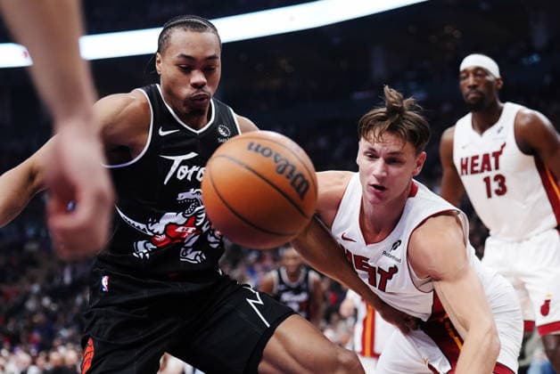 April 9, 2026, Toronto, On, CANADA: Toronto Raptors Scottie Barnes (left) and Miami Heat s Pelle Larsson (9) battle for the ball during first half NBA, Basketball Herren, USA basketball action in Toronto on Thursday, April 9, 2026. Canada News - April 9, 2026  - ZUMAc35_ 20260409_zaf_c35_057 Copyright: xNathanxDenettex