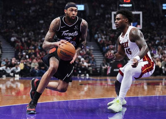April 9, 2026, Toronto, On, CANADA: Toronto Raptors Brandon Ingram (3) drives around Miami Heat s Davion Mitchell (45) during first half NBA, Basketball Herren, USA basketball action in Toronto on Thursday, April 9, 2026. Canada News - April 9, 2026  - ZUMAc35_ 20260409_zaf_c35_068 Copyright: xNathanxDenettex