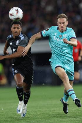 April 9, 2026, Bologna, Emilia Romagna, Italy: Ollie Watkins of Aston Villa and Torbjorn Heggem of Bologna during the UEFA Europa League 2025 26 Quarter-Final Leg One match between Bologna FC 1909 and Aston Villa FC at Stadio Renato Dall Ara on April 9, 2026 in Bologna, Italy Bologna Italy - ZUMAl131 20260409_zsp_l131_009 Copyright: xCiroxDexLucax