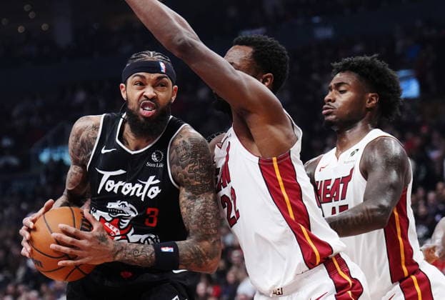 April 9, 2026, Toronto, On, CANADA: Toronto Raptors Brandon Ingram (3) drives as Miami Heat s Andrew Wiggins (22) defends during first half NBA, Basketball Herren, USA basketball action in Toronto on Thursday, April 9, 2026. Canada News - April 9, 2026  - ZUMAc35_ 20260409_zaf_c35_090 Copyright: xNathanxDenettex