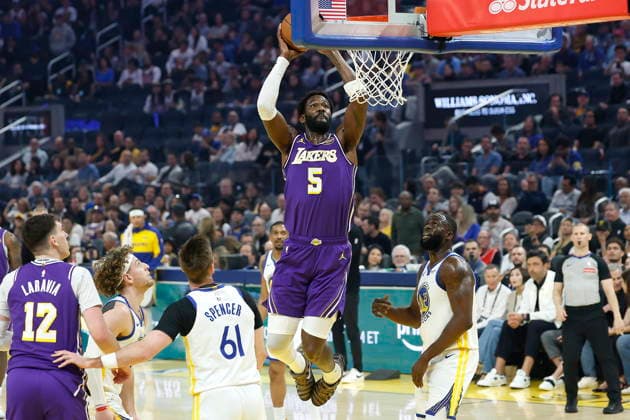NBA, Basketball Herren, USA - Los Angeles Lakers at Golden State Warriors Los Angeles Lakers center Deandre Ayton (C) goes to the basket for a dunk against the Golden State Warriors during the first half of the NBA basketball game between the Los Angeles Lakers and the Golden State Warriors in San Francisco, California, USA, 09 April 2026. SAN FRANCISCO CALIFORNIA United States  Copyright: xJOHNxG.xMABANGLOx