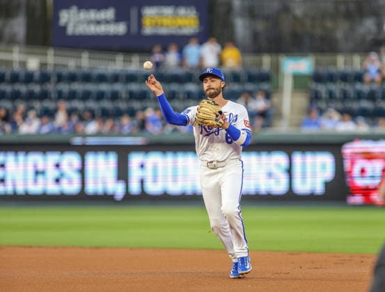 MLB, Baseball Herren, USA 2026: White Sox Vs Royals April 9th APR 09, 2026: Kansas City Royals second baseman Jonathan India (6) fields a ground ball against the Chicago White Sox at Kauffman Stadium in Kansas City, MO. Roman Puno CSM (Credit Image: Â Roman Puno Cal Media) Kansas City Missouri United States EDITORIAL USE ONLY Copyright: xx ZUMA-20260409_zma_c04_069.jpg RomanxPunox csmphotothree485805
