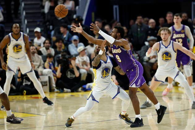 NBA, Basketball Herren, USA - Los Angeles Lakers at Golden State Warriors Los Angeles Lakers guard Bronny James (R) and Golden State Warriors guard Gary Payton II (L) in action during the second half of the NBA basketball game between the Los Angeles Lakers and the Golden State Warriors in San Francisco, California, USA, 09 April 2026. SAN FRANCISCO CALIFORNIA United States  Copyright: xJOHNxG.xMABANGLOx