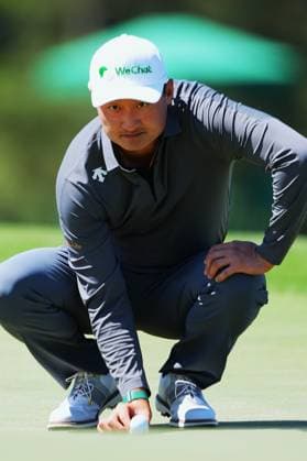 (260410) -- AUGUSTA, April 10, 2026 -- Li Haotong of China lines his putt during the round 1 of the 2026 Masters golf tournament at Augusta National Golf Club in Augusta, the United States, on April 9, 2026. ) (SP)U.S.-AUGUSTA-GOLF-2026 MASTERS-ROUND 1 WuxXiaoling 