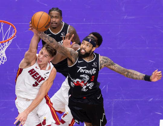 (260410) -- TORONTO, April 10, 2026 -- Pelle Larsson (L) of Miami Heat fights for a rebound with Brandon Ingram (R) of Toronto Raptors during the 2025-2026 NBA, Basketball Herren, USA regular season game between Toronto Raptors and Miami Heat in Toronto, Canada, on April 9, 2026. (Photo by Xinhua) (SP)CANADA-TORONTO-BASKETBALL-NBA-HEAT VS RAPTORS ZouxZheng 