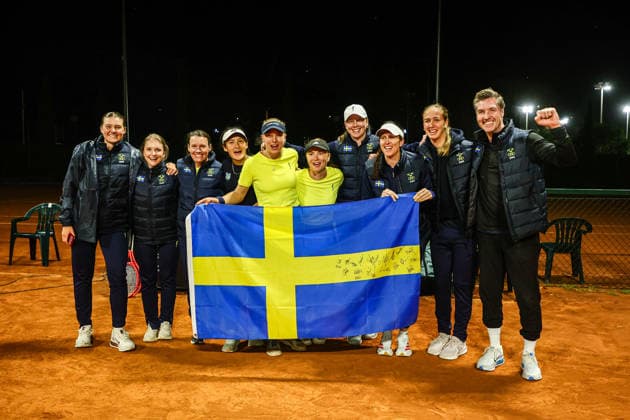 Billie Jean King Cup - Day 3- Portugal Vs Sweden The Sweden team poses for a picture after winning the women s doubles match against Portugal on day three of the Billie Jean King Cup play-offs at Clube de Tenis do Jamor in Lisbon, Portugal, on April 9, 2026. Lisbon Lisboa Portugal  Copyright: xMiguelxReisx originalFilename:reis-notitle260409_npK9Z.jpg