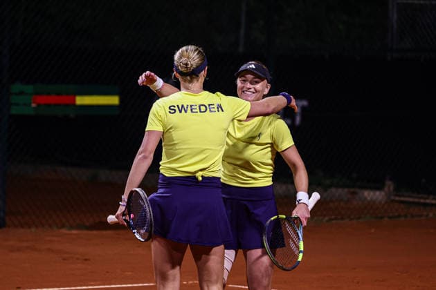 Billie Jean King Cup - Day 3- Portugal Vs Sweden Caijsa Wilda Hennemann and Lisa Zaar of Sweden compete in the Billie Jean King Cup play-offs women s doubles match against Portugal at Clube de Tenis do Jamor in Lisbon, Portugal, on April 9, 2026. Lisbon Lisboa Portugal  Copyright: xMiguelxReisx originalFilename:reis-notitle260409_npR2Q.jpg