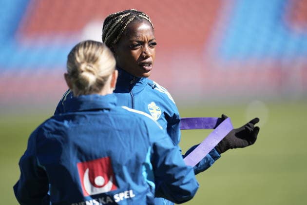 GÖTEBORG, SVERIGE 20260410 Evelyn Ijeh, när damlandslaget i fotboll tränar pa Ullevi i samband med samlingen i Göteborg inför VM-kval. GÖTEBORG SVERIGE x9200x *** GÖTEBORG, SWEDEN 20260410 Evelyn Ijeh, as the womens national soccer team trains at Ullevi in connection with the gathering in Gothenburg for the World Cup qualifiers GÖTEBORG SWEDEN x9200x  Copyright: xBjörnxLarssonxRosvall TTx TRÄNING DAMLANDSLAGET FOTBOLL