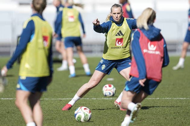 GÖTEBORG, SVERIGE 20260410 Stina Blackstenius när damlandslaget i fotboll tränar pa Ullevi i samband med samlingen i Göteborg inför VM-kval. GÖTEBORG SVERIGE x9200x *** GÖTEBORG, SWEDEN 20260410 Stina Blackstenius as the womens national soccer team trains at Ullevi in connection with the gathering in Gothenburg for the World Cup qualifiers GÖTEBORG SWEDEN x9200x  Copyright: xBjörnxLarssonxRosvall TTx TRÄNING DAMLANDSLAGET FOTBOLL