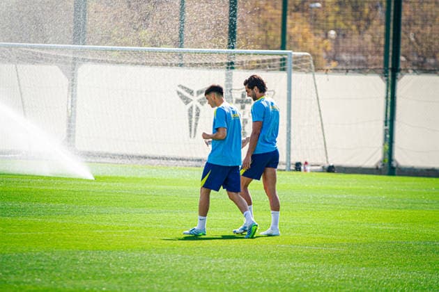 ESP: FC Barcelona, Barca Pre-match. La Liga Pedri of FC Barcelona during the pre-match training against RCD Espanol in La Liga on April 10, 2026 in Barcelona Spain Barcelona Spain Football *** ESP FC Barcelona Pre match La Liga Pedri of FC Barcelona during the pre match training against RCD Espanol in La Liga on April 10, 2026 in Barcelona Spain Barcelona Spain Football Copyright: xOriolxSanchezx xAgenciaxLOFx