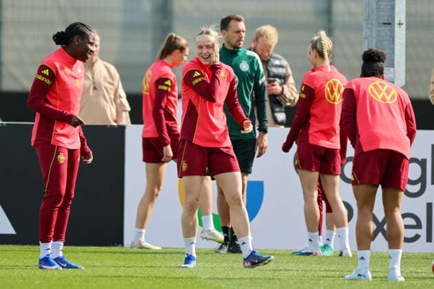 Herzogenaurach, Germany 09 April 2026 International match measure of the German national womens soccer team in preparation for the World Cup qualifiers in Herzogenaurach Training In the picture from left Nicole Anyomi Germany and Franziska Kett Germany Copyright: HMBxMedia MadeleinexFantini