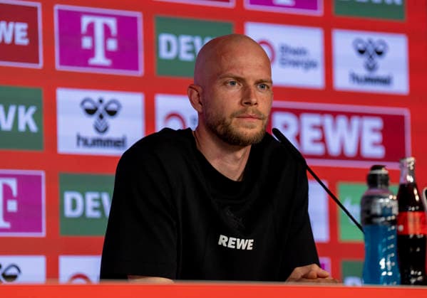 Pressekonferenz 1.FC Köln mit Cheftrainer Rene Wagner vor dem Bundesliga Spiel gegen Werder Bremen im Clubhaus am Geißbockheim, Saison 2025 2026, 10.04.2026 DFB regulations prohibit any use of photographs as image sequences and or quasi-video. *** Press conference 1 FC Köln with head coach Rene Wagner before the Bundesliga match against Werder Bremen in the clubhouse at Geißbockheim, season 2025 2026, 10 04 2026 DFB regulations prohibit any use of photographs as image sequences and or quasi video Copyright: HMBxMedia MarcoxBader