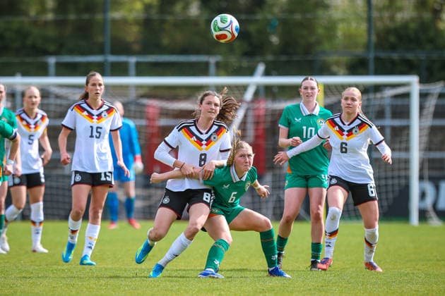 2026.04.10, xkwix, Fußball, UEFA Women s UNDER 19 Championship qualification, Republic of Ireland - Germany, Uhlenkrugstadion, Runde 2 1.Spieltag, Saison 2025 2026: Lotta Wrede(Deutschland U19 Frauen 8) im Zweikampf gegen Madison McGuane (Irland U19 Frauen 6) DFB regulations prohibit any use of photographs as image sequences and or quasi-video. Photo: xKamilxWilkowskixPressefotoKochx Nordrhein-Westfalen Deutschland *** 2026 04 10, xkwix, Fußball, UEFA Women s UNDER 19 Championship qualification, Republic of Ireland Germany, Uhlenkrugstadion, Runde 2 1 Spieltag, Saison 2025 2026 Lotta Wrede Deutschland U19 Frauen 8 im Zweikampf gegen Madison McGuane Irland U19 Frauen 6 DFB regulations prohibit any use of photographs as image sequences and or quasi video Photo xKamilxWilkowskixPressefotoKochx Nordrhein Westfalen Germany