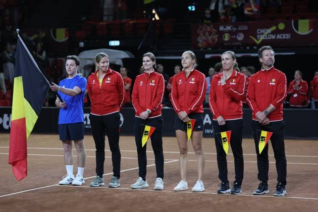 Belgian Magali Kempen, Belgian Greet Minnen, Belgian Hanne Vandewinkel, Belgian Elise Mertens and Belgian team captain Wim Fissette pictured ahead of the first game between Belgian Vandewinkel WTA, Tennis Damen 94) and US Jovic (WTA 16) on the first day of tennis matches between Belgium and USA, in the qualifiers of the Billie Jean King Cup tennis, in Oostende, Belgium, on Friday 10 April 2026. The meeting takes place on 10 and 11th April. PHOTO BENOITxDOPPAGNE  x170400296x
