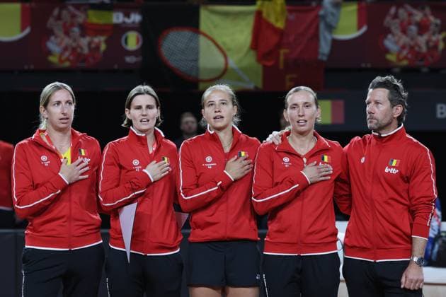 Belgian Magali Kempen, Belgian Greet Minnen, Belgian Hanne Vandewinkel, Belgian Elise Mertens and Belgian team captain Wim Fissette pictured ahead of the first game between Belgian Vandewinkel WTA, Tennis Damen 94) and US Jovic (WTA 16) on the first day of tennis matches between Belgium and USA, in the qualifiers of the Billie Jean King Cup tennis, in Oostende, Belgium, on Friday 10 April 2026. The meeting takes place on 10 and 11th April. PHOTO BENOITxDOPPAGNE  x170401162x
