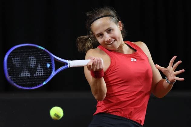 Belgian Hanne Vandewinkel pictured in action during the first game between Belgian Vandewinkel WTA, Tennis Damen 94) and US Jovic (WTA 16) on the first day of tennis matches between Belgium and USA, in the qualifiers of the Billie Jean King Cup tennis, in Oostende, Belgium, on Friday 10 April 2026. The meeting takes place on 10 and 11th April. PHOTO BENOITxDOPPAGNE  x170402800x