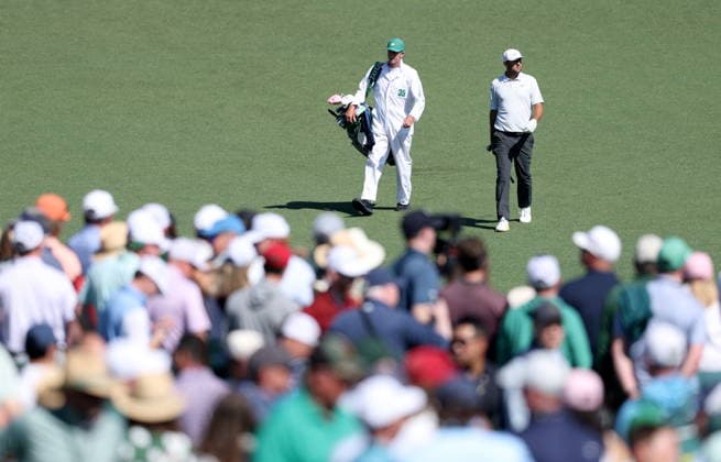 Golf 2026 Masters Tournament - Round 2 Scottie Scheffler of the USA walks down the fairway on Hole 2 in Round 2 of the 2026 Masters tournament in August, Georgia, USA, 10 April 2026. Augusta United States  Copyright: xCHRISxTORRESx