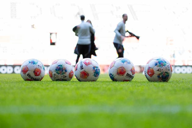 Deutschland: 2.Bundesliga 2025 26 Fortuna Düsseldorf vs Holstein Kiel, 29. Spieltag - 10.04.2026 - MERKUR SPIEL-ARENA (Düsseldorf): Derbystar Ball *** Germany 2 Bundesliga 2025 26 Fortuna Düsseldorf vs Holstein Kiel, Matchday 29 10 04 2026 MERKUR SPIEL ARENA Düsseldorf Derbystar Ball Copyright: xOrhanxHabashx