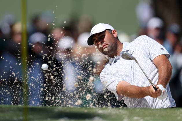 Golf 2026 Masters Tournament - Round 2 Scottie Scheffler of USA hits from the bunker on hole 7 during Round 2 of the 2026 Masters tournament in August, Georgia, USA, 10 April 2026. Augusta United States  Copyright: xCHRISxTORRESx