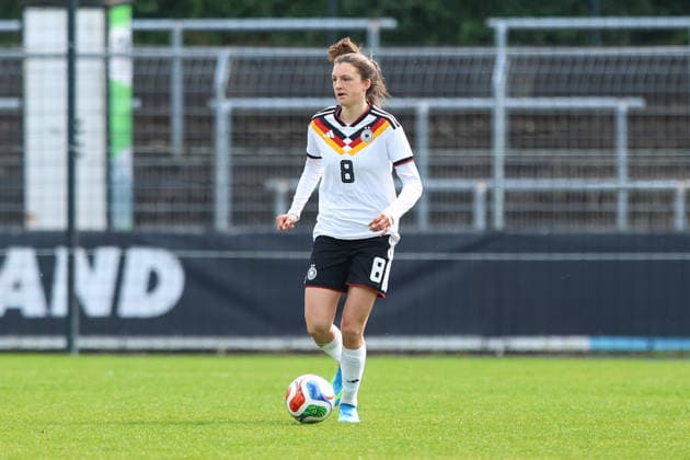 2026.04.10, xkwix, Fußball, UEFA Women s UNDER 19 Championship qualification, Republic of Ireland - Germany, Uhlenkrugstadion, Runde 2 1.Spieltag, Saison 2025 2026: Lotta Wrede(Deutschland U19 Frauen 8) DFB regulations prohibit any use of photographs as image sequences and or quasi-video. Photo: xKamilxWilkowskixPressefotoKochx Nordrhein-Westfalen Deutschland *** 2026 04 10, xkwix, Football, UEFA Women s UNDER 19 Championship qualification, Republic of Ireland Germany, Uhlenkrugstadion, Round 2 1 Matchday, Season 2025 2026 Lotta Wrede Germany U19 Women 8 DFB regulations prohibit any use of photographs as image sequences and or quasi video Photo xKamilxWilkowskixPressefotoKochx Nordrhein Westfalen Germany