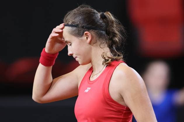 Belgian Hanne Vandewinkel reacts during the first game between Belgian Vandewinkel WTA, Tennis Damen 94) and US Jovic (WTA 16) on the first day of tennis matches between Belgium and USA, in the qualifiers of the Billie Jean King Cup tennis, in Oostende, Belgium, on Friday 10 April 2026. The meeting takes place on 10 and 11th April. PHOTO BENOITxDOPPAGNE  x170410793x