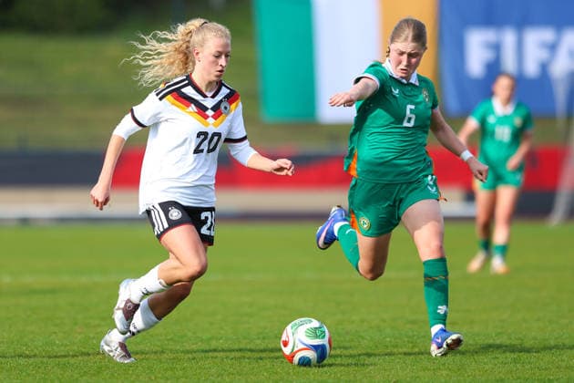 2026.04.10, xkwix, Fußball, UEFA Women s UNDER 19 Championship qualification, Republic of Ireland - Germany, Uhlenkrugstadion, Runde 2 1.Spieltag, Saison 2025 2026: Julie Terlinden (Deutschland U19 Frauen 20) im Zweikampf gegen Madison McGuane (Irland U19 Frauen 6) DFB regulations prohibit any use of photographs as image sequences and or quasi-video. Photo: xKamilxWilkowskixPressefotoKochx Nordrhein-Westfalen Deutschland *** 2026 04 10, xkwix, Fußball, UEFA Women s UNDER 19 Championship qualification, Republic of Ireland Germany, Uhlenkrugstadion, Runde 2 1 Spieltag, Saison 2025 2026 Julie Terlinden Deutschland U19 Frauen 20 im Zweikampf gegen Madison McGuane Irland U19 Frauen 6 DFB regulations prohibit any use of photographs as image sequences and or quasi video Photo xKamilxWilkowskixPressefotoKochx Nordrhein Westfalen Germany
