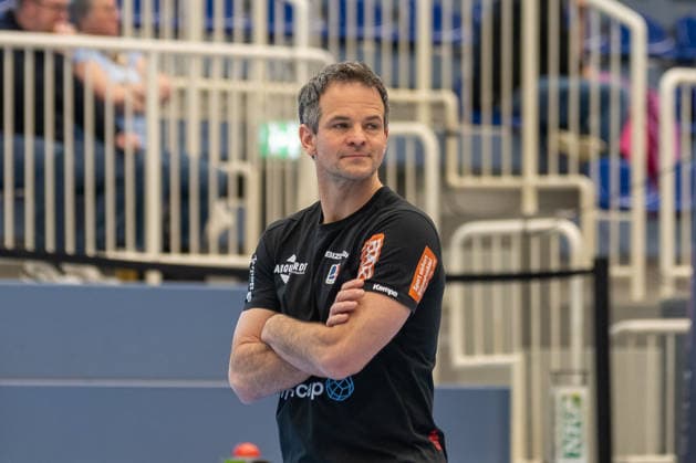 Matthia Flohr (HBW Balingen Weilstetten, Trainer) ist noch entspannt. TuSEM Essen vs. HBW Balingen Weilstetten, Handball, 2. HBL, 27. Spieltag, Saison 2025 2026, 10.04.2026 TuSEM Essen vs. HBW Balingen Weilstetten, Handball, 2. HBL, 27. Spieltag, Saison 2025 2026, 10.04.2026 Essen *** Matthia Flohr HBW Balingen Weilstetten, Coach is still relaxed TuSEM Essen vs HBW Balingen Weilstetten, Handball, 2 HBL, Matchday 27, Season 2025 2026, 10 04 2026 TuSEM Essen vs HBW Balingen Weilstetten, Handball, 2 HBL, Matchday 27, Season 2025 2026, 10 04 2026 Essen Copyright: xEibner-Pressefoto ThomasxHaeslerx EP_THR