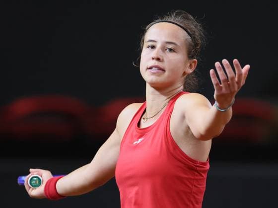 Belgian Hanne Vandewinkel pictured in action during the first game between Belgian Vandewinkel WTA, Tennis Damen 94) and US Jovic (WTA 16) on the first day of tennis matches between Belgium and USA, in the qualifiers of the Billie Jean King Cup tennis, in Oostende, Belgium, on Friday 10 April 2026. The meeting takes place on 10 and 11th April. PHOTO BENOITxDOPPAGNE  x170411629x