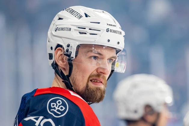 William Worge Kreue (Adler Mannheim, 14) Portrait Portraet GER, EHC Red Bull Muenchen vs. Adler Mannheim, Eishockey, DEL, Playoffs, Halbfinale Spiel 2, Saison 2025 2026, 10.04.2026. GER, EHC Red Bull Muenchen vs. Adler Mannheim, Eishockey, DEL, Playoffs, Halbfinale Spiel 2, Saison 2025 2026, 10.04.2026. Muenchen *** William Worge Kreue Adler Mannheim, 14 Portrait Portraet GER, EHC Red Bull Muenchen vs Adler Mannheim, Ice Hockey, DEL, Playoffs, Semifinal Game 2, Season 2025 2026, 10 04 2026 GER, EHC Red Bull Muenchen vs Adler Mannheim, Ice Hockey, DEL, Playoffs, Semifinal Game 2, Season 2025 2026, 10 04 2026 Muenchen Copyright: xEibner-Pressefoto HeikexFeinerx EP_HFR