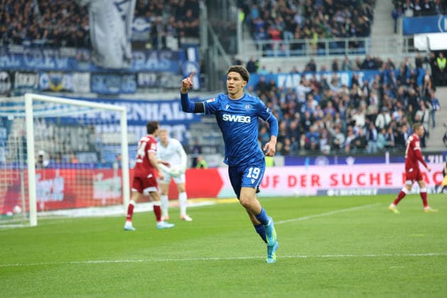 10.04.2026, xrekx, Fussball 2.Bundesliga, Karlsruher SC - Arminia Bielefeld v.l. Torjubel nach dem Tor zum celebrating the goal celebrate 1:1 durch Louey Ben Farhat (Karlsruher SC) (DFL DFB REGULATIONS PROHIBIT ANY USE OF PHOTOGRAPHS as IMAGE SEQUENCES and or QUASI-VIDEO) Karlsruhe *** 10 04 2026, xrekx, Fußball 2 Bundesliga, Karlsruher SC Arminia Bielefeld v l Torjubel nach dem Tor zum celebrating the goal celebrate 1 1 durch Louey Ben Farhat Karlsruher SC DFL DFB REGULATIONS PROHIBIT ANY USE OF PHOTOGRAPHS as IMAGE SEQUENCES and or QUASI VIDEO Karlsruhe