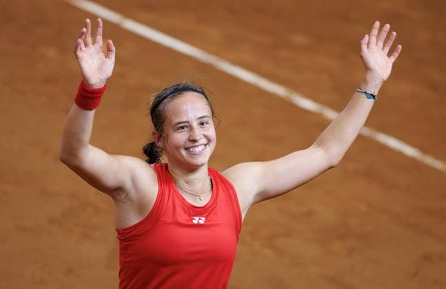 Belgian Hanne Vandewinkel celebrates after the first game between Belgian Vandewinkel WTA, Tennis Damen 94) and US Jovic (WTA 16) on the first day of tennis matches between Belgium and USA, in the qualifiers of the Billie Jean King Cup tennis, in Oostende, Belgium, on Friday 10 April 2026. The meeting takes place on 10 and 11th April. PHOTO BENOITxDOPPAGNE  x170419132x