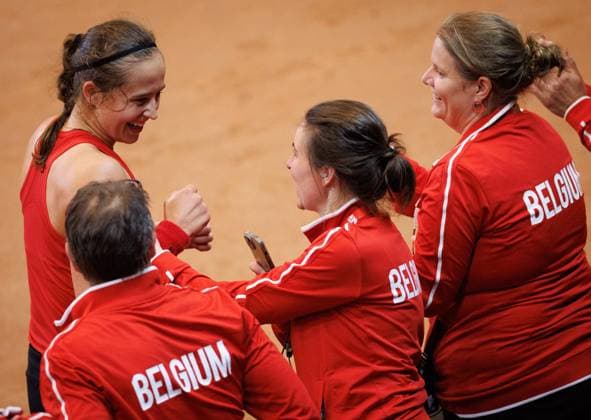 Belgian Hanne Vandewinkel is congratulated by Leslie Van Ingelgem after the first game between Belgian Vandewinkel WTA, Tennis Damen 94) and US Jovic (WTA 16) on the first day of tennis matches between Belgium and USA, in the qualifiers of the Billie Jean King Cup tennis, in Oostende, Belgium, on Friday 10 April 2026. The meeting takes place on 10 and 11th April. PHOTO BENOITxDOPPAGNE  x170419612x