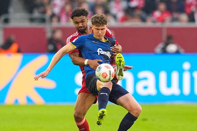 10.04.2026, xydrx, Fußball, 2. Fußball Bundesliga, Fortuna Düsseldorf - Holstein Kiel, Saison 2025 2026, Merkur Spiel-Arena: Jonas Therkelsen (Holstein Kiel, 10) im Zweikampf gegen Elias Egouli (Fortuna Düsseldorf, 44) DFB regulations prohibit any use of photographs as image sequences and or quasi-video. *** 10 04 2026, xydrx, Fußball, 2 Fußball Bundesliga, Fortuna Düsseldorf Holstein Kiel, Saison 2025 2026, Merkur Spiel Arena Jonas Therkelsen Holstein Kiel, 10 im Zweikampf gegen Elias Egouli Fortuna Düsseldorf, 44 DFB regulations prohibit any use of photographs as image sequences and or quasi video Copyright: HMBxMedia YannisxDreimann
