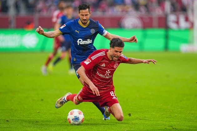 10.04.2026, xydrx, Fußball, 2. Fußball Bundesliga, Fortuna Düsseldorf - Holstein Kiel, Saison 2025 2026, Merkur Spiel-Arena: Anouar El Azzouzi (Fortuna Düsseldorf, 8) im Zweikampf gegen Steven Skrzybski (Holstein Kiel, 7) DFB regulations prohibit any use of photographs as image sequences and or quasi-video. *** 10 04 2026, xydrx, Fußball, 2 Fußball Bundesliga, Fortuna Düsseldorf Holstein Kiel, Saison 2025 2026, Merkur Spiel Arena Anouar El Azzouzi Fortuna Düsseldorf, 8 im Zweikampf gegen Steven Skrzybski Holstein Kiel, 7 DFB regulations prohibit any use of photographs as image sequences and or quasi video Copyright: HMBxMedia YannisxDreimann