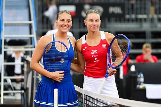 GLIWICE 10.04.2026 TENIS ZIEMNY BILLIE JEAN KING CUP MECZ POLSKA - UKRAINA BILLIE JEAN KING CUP TENNIS MATCH: POLAND - UKRAINE MARTA KOSTIUK MAGDA LINETTE FOT. MICHAL TRZPIS 400MM.PL NEWSPIX.PL --- newspix.pl 