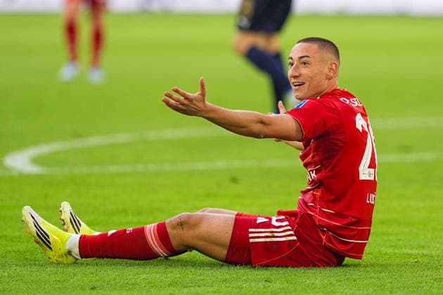 10.04.2026, xydrx, Fußball, 2. Fußball Bundesliga, Fortuna Düsseldorf - Holstein Kiel, Saison 2025 2026, Merkur Spiel-Arena: Marin Ljubicic (Fortuna Düsseldorf, 20) gestikulierend auf dem Boden DFB regulations prohibit any use of photographs as image sequences and or quasi-video. *** 10 04 2026, xydrx, Fußball, 2 Fußball Bundesliga, Fortuna Düsseldorf Holstein Kiel, Saison 2025 2026, Merkur Spiel Arena Marin Ljubicic Fortuna Düsseldorf, 20 gesticulating on the floor DFB regulations prohibit any use of photographs as image sequences and or quasi video Copyright: HMBxMedia YannisxDreimann