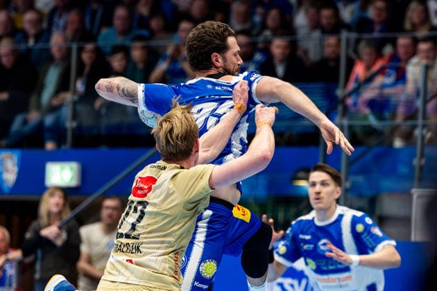 10 04 2026, GER, Handball, Men, Season 25 26, Daikin 1 Bl, 28 Matchday, ThSV Eisenach TSV Hannover Burgdorf Alexander Saul ThSV Eisenach,95 , Marian Michalczik TSV Hannover Burgdorf 99817 Eisenach Werner Assmann Halle Am Sportp Thueringen Germany