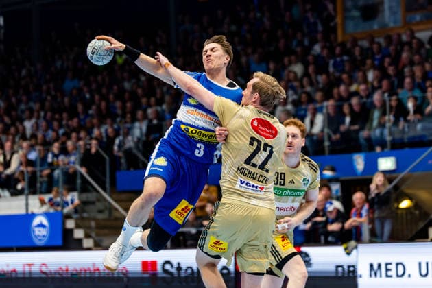 10 04 2026, GER, Handball, Men, Season 25 26, Daikin 1 Bl, 28 Matchday, ThSV Eisenach TSV Hannover Burgdorf Oskar Joelsson ThSV Eisenach,3 , Marian Michalczik TSV Hannover Burgdorf 99817 Eisenach Werner Assmann Halle Am Sportp Thueringen Germany