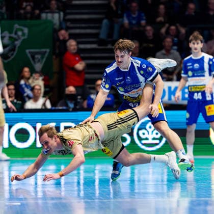 10 04 2026, GER, Handball, Men, Season 25 26, Daikin 1 Bl, 28 Matchday, ThSV Eisenach TSV Hannover Burgdorf Marian Michalczik TSV Hannover Burgdorf , Felix Aellen ThSV Eisenach,22 99817 Eisenach Werner Assmann Halle Am Sportp Thueringen Germany