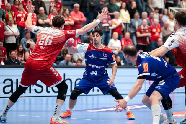 10.04.2026, 27. Spieltag der 2. Handball Bundesliga, TuSEM Essen - HBW Balingen-Weilstetten. v. l. Tom Wolf (TuSEM Essen), Yonatan Dayan (HBW Balingen-Weilstetten). Essen Am Hallo NRW Deutschland xRHR-FOTO DEx *** 10 04 2026, 27 Matchday of the 2 Handball Bundesliga, TuSEM Essen HBW Balingen Weilstetten f l Tom Wolf TuSEM Essen , Yonatan Dayan HBW Balingen Weilstetten Essen Am Hallo NRW Germany xRHR PHOTO DEx Copyright: DennisxEwert RHR-FOTOx RHR-FOTO DE