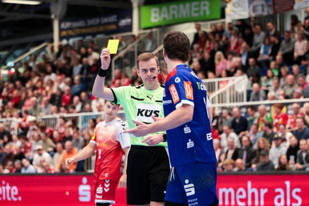 10.04.2026, 27. Spieltag der 2. Handball Bundesliga, TuSEM Essen - HBW Balingen Weilstetten. Gelbe Karte für Mex Raguse (HBW Balingen-Weilstetten). Essen Am Hallo NRW Deutschland xRHR-FOTO DEx *** 10 04 2026, 27 Matchday of 2 Handball Bundesliga, TuSEM Essen HBW Balingen Weilstetten Yellow card for Mex Raguse HBW Balingen Weilstetten Essen Am Hallo NRW Germany xRHR PHOTO DEx Copyright: DennisxEwert RHR-FOTOx RHR-FOTO DE