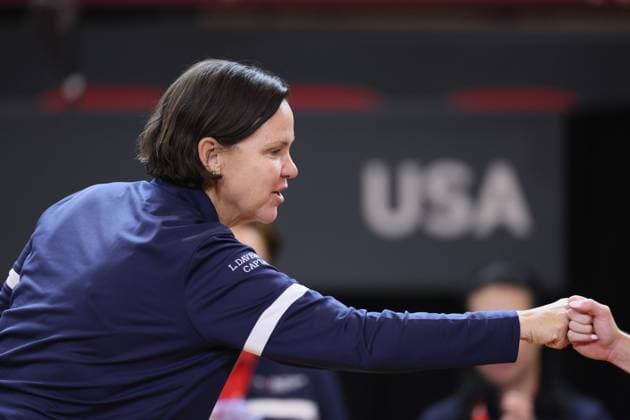American team captain Lindsay Davenport pictured during the second game between Belgian Mertens WTA, Tennis Damen 20) and US Kessler (WTA 48) on the first day of tennis matches between Belgium and USA, in the qualifiers of the Billie Jean King Cup tennis, in Oostende, Belgium, on Friday 10 April 2026. The meeting takes place on 10 and 11th April. PHOTO BENOITxDOPPAGNE  x170428177x