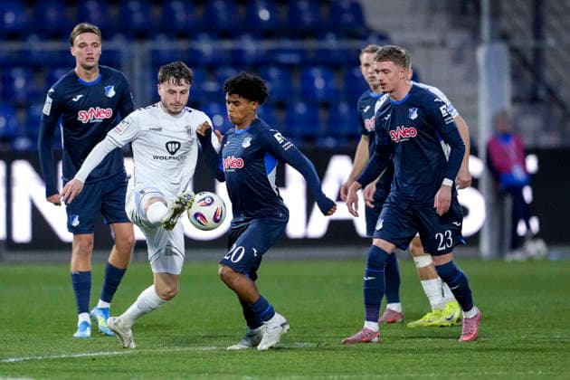 v.li.: Nico Grimbs (Schweinfurt, 5), Tiago Poller (TSG II, 20), Zweikampf, Spielszene, Duell, duel, tackle, tackling, Dynamik, Action, Aktion, 10.04.2026, Sinsheim (Deutschland), Fussball, 3. Liga, TSG 1899 Hoffenheim II - 1. FC Schweinfurt 05, DFB DFL REGULATIONS PROHIBIT ANY USE OF PHOTOGRAPHS AS IMAGE SEQUENCES AND OR QUASI-VIDEO. *** v li Nico Grimbs Schweinfurt, 5 , Tiago Poller TSG II, 20 , duel, duel, tackle, tackling, dynamics, action, action, 10 04 2026, Sinsheim Germany , Football, 3 Liga, TSG 1899 Hoffenheim II 1 FC Schweinfurt 05, DFB DFL REGULATIONS PROHIBIT ANY USE OF PHOTOGRAPHS AS IMAGE SEQUENCES AND OR QUASI VIDEO xozx
