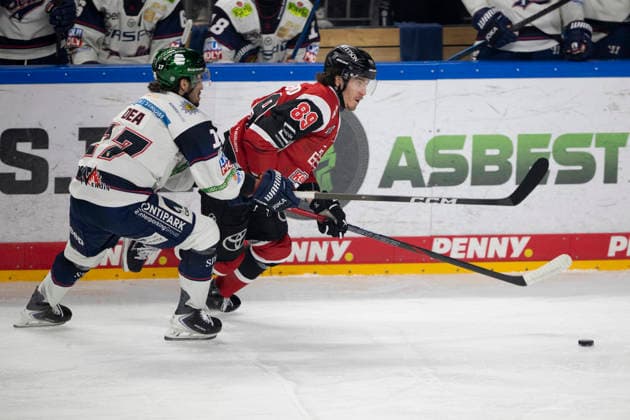 PENNY DEL 1 - Playoff Halbfinale - Kölner Haie - Eisbären Berlin; Köln, 10.04.2026 +k8+; Jean-Sebastien Dea (Eisbären Berlin, Sturm, 17); PENNY DEL 1 - Playoff Halbfinale - Kölner Haie - Eisbären Berlin am 10.04.2026 in der Lanxess Arena in Köln (Deutschland). *** PENNY DEL 1 Playoff Semifinal Kölner Haie Eisbären Berlin Cologne, 10 04 2026 k8 Jean Sebastien Dea Eisbären Berlin, Sturm, 17 PENNY DEL 1 Playoff Semifinal Kölner Haie Eisbären Berlin on 10 04 2026 at the Lanxess Arena in Cologne Germany Copyright: xBEAUTIFULxSPORTS AndreasxDickx