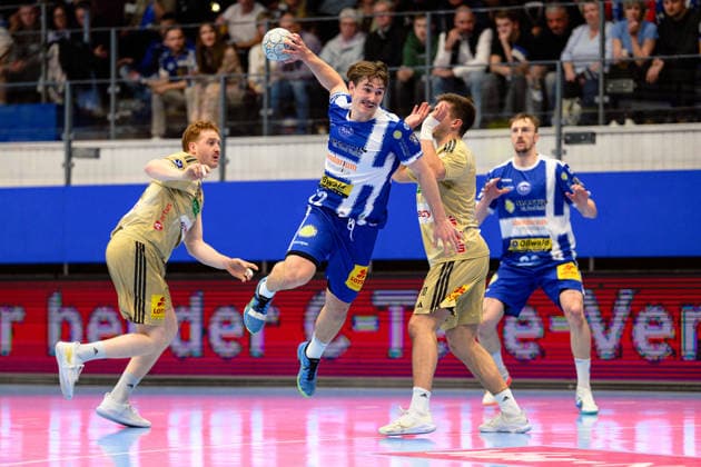 Felix Aellen ThSV Eisenach, 22 , Lukas Stutzke TSV Hannover Burgdorf, 39 , Renars Uscins TSV Hannover Burgdorf, 10 GER, ThSV Eisenach v TSV Hannover Burgdorf, 1 Daikin Handballbundesliga, Handball, 28 Matchday, 2025 2026 Season, 7 00 p.m., 10 04 2026 GER, ThSV Eisenach v TSV Hannover Burgdorf, 1 Daikin Handballbundesliga, Handball, 28 Matchday, 2025 2026 Season, 7 00 p.m., 10 04 2026 Eisenach Copyright: xEibner-Pressefoto MartinxHerbstx EP_MHT