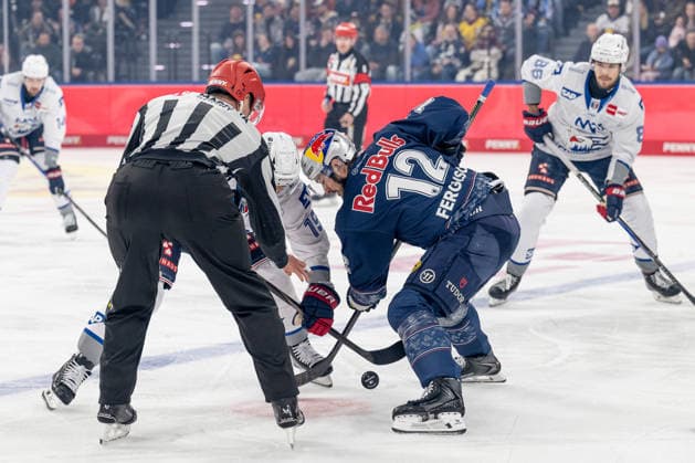 Bully Faceoff zwischen Luke Esposito (Adler Mannheim, 19) und Brady Ferguson (EHC Red Bull Muenchen, 12) GER, EHC Red Bull Muenchen vs. Adler Mannheim, Eishockey, DEL, Playoffs, Halbfinale Spiel 2, Saison 2025 2026, 10.04.2026. GER, EHC Red Bull Muenchen vs. Adler Mannheim, Eishockey, DEL, Playoffs, Halbfinale Spiel 2, Saison 2025 2026, 10.04.2026. Muenchen *** Bully faceoff between Luke Esposito Adler Mannheim, 19 and Brady Ferguson EHC Red Bull Muenchen, 12 GER, EHC Red Bull Muenchen vs Adler Mannheim, Ice Hockey, DEL, Playoffs, Semifinal Game 2, 2025 2026 Season, 10 04 2026 GER, EHC Red Bull Muenchen vs Adler Mannheim, Ice Hockey, DEL, Playoffs, Semifinal Game 2, 2025 2026 Season, 10 04 2026 Muenchen Copyright: xEibner-Pressefoto HeikexFeinerx EP_HFR
